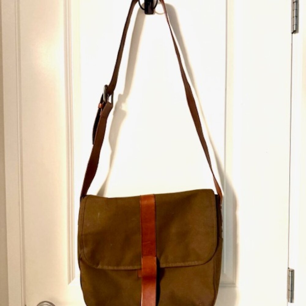 Ellington Leather Canvas Messenger Bag/Crossbody (Unisex)